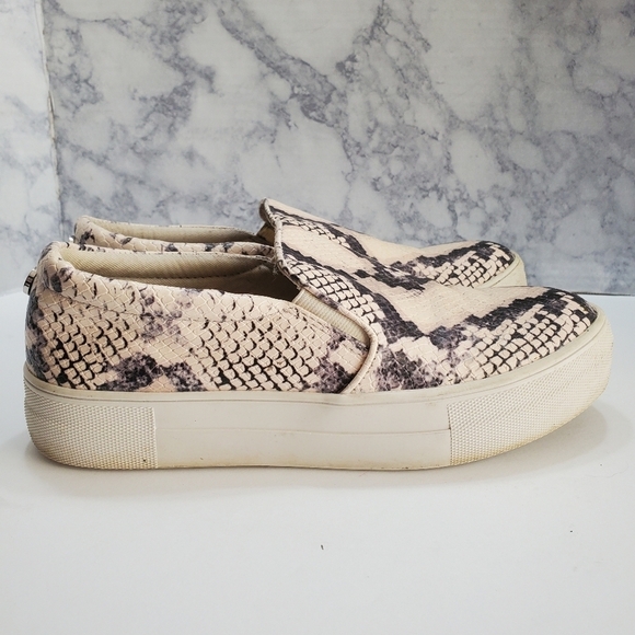 Steve Madden Gills Slip on Loafer 7.5‎ Snakeprint Platform Cream Black - Picture 8 of 10